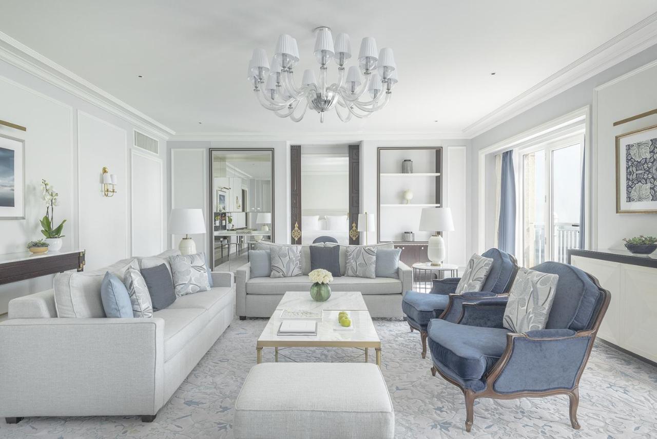 Four Seasons Hotel Doha Ngoại thất bức ảnh The living room of a suite at The Ritz-Carlton, Paris