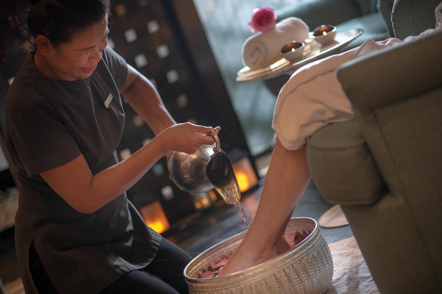 Four Seasons Hotel Doha Ngoại thất bức ảnh Thai foot massage
