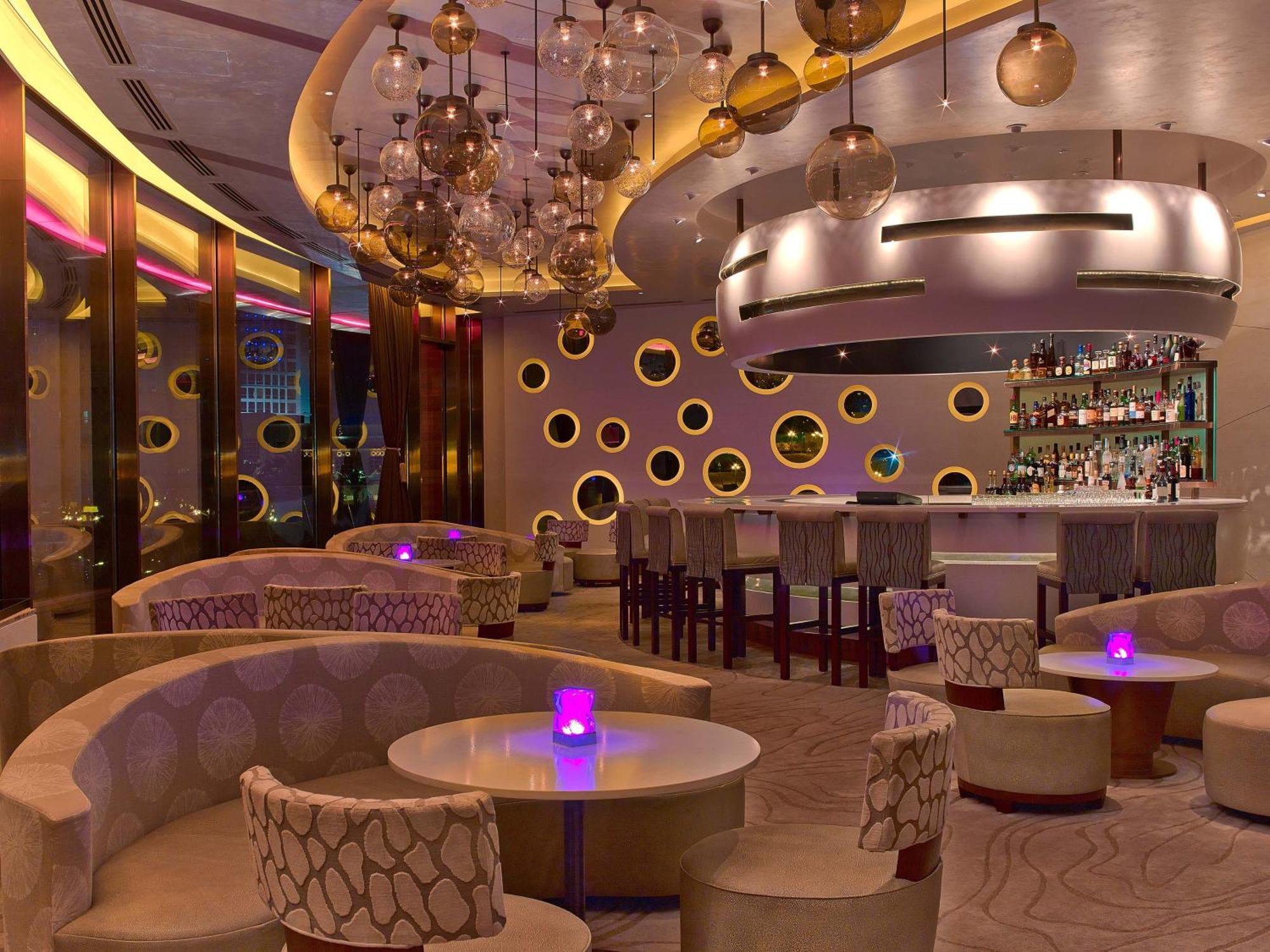 Four Seasons Hotel Doha Ngoại thất bức ảnh The bar at the Wynn