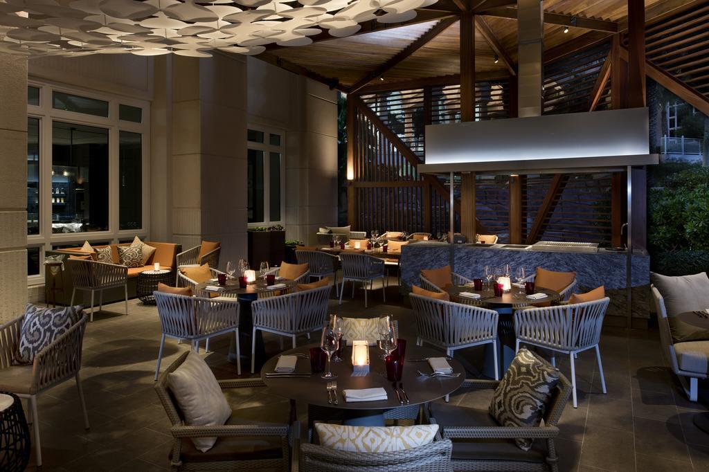 Four Seasons Hotel Doha Ngoại thất bức ảnh The interior of the restaurant